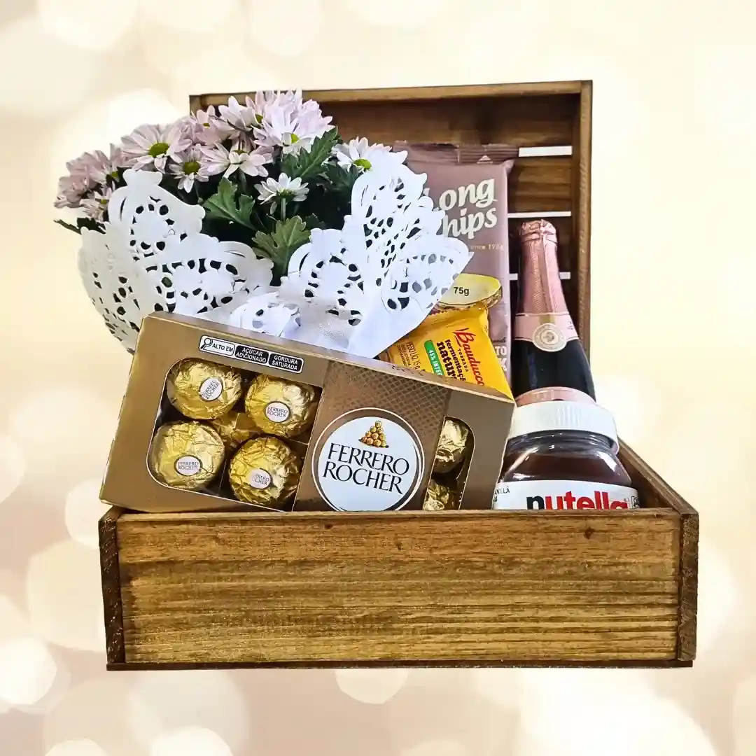 Surpreenda com o Baú Delícias e Carinho: uma combinação sofisticada de sabores, flores e afeto, ideal para momentos inesquecíveis!