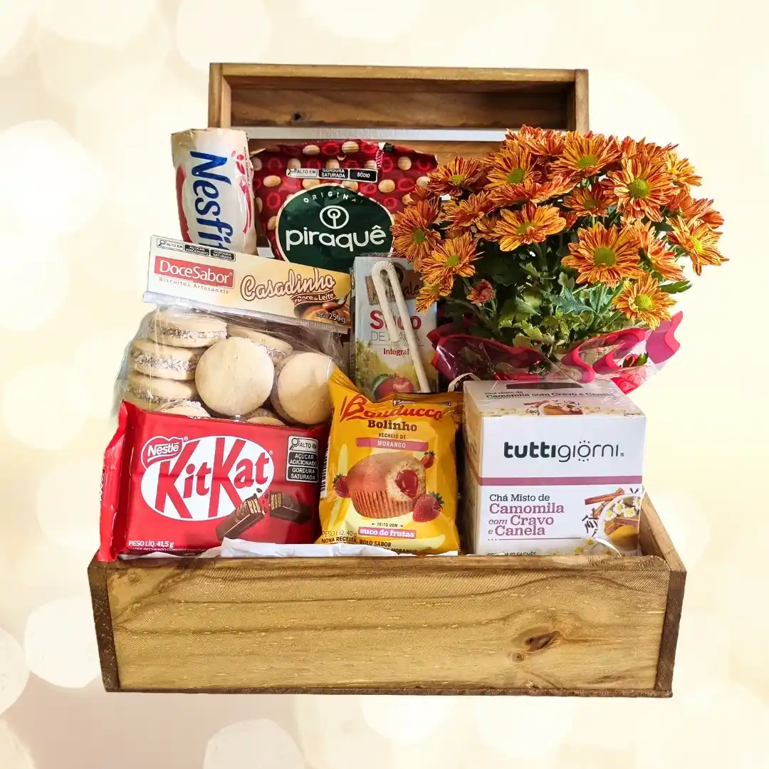A Cesta Baú Chá da Tarde Especial é a escolha ideal para quem quer comemorar com estilo, entregando sabores incríveis em uma apresentação encantadora.