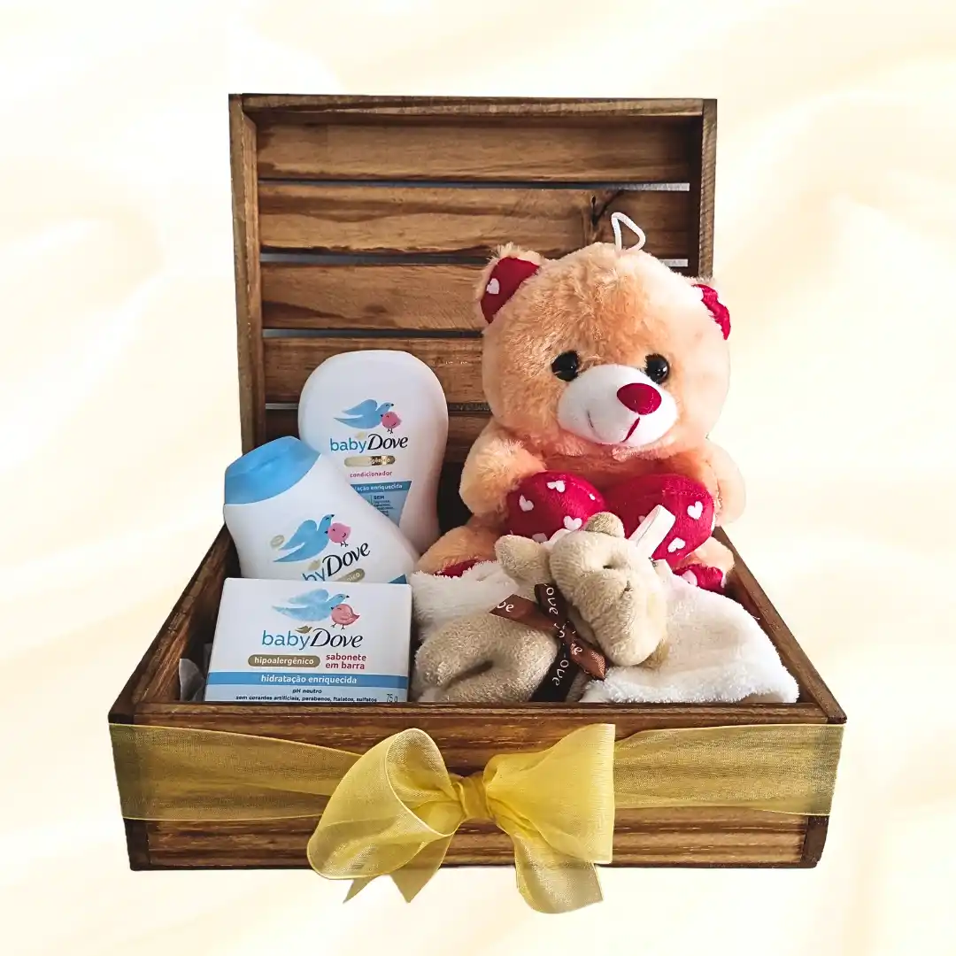 Baú do Tesouro do Bebê com ursinho de pelúcia, naninha e kit Baby Dove para presentear em chá de bebê ou aniversário.