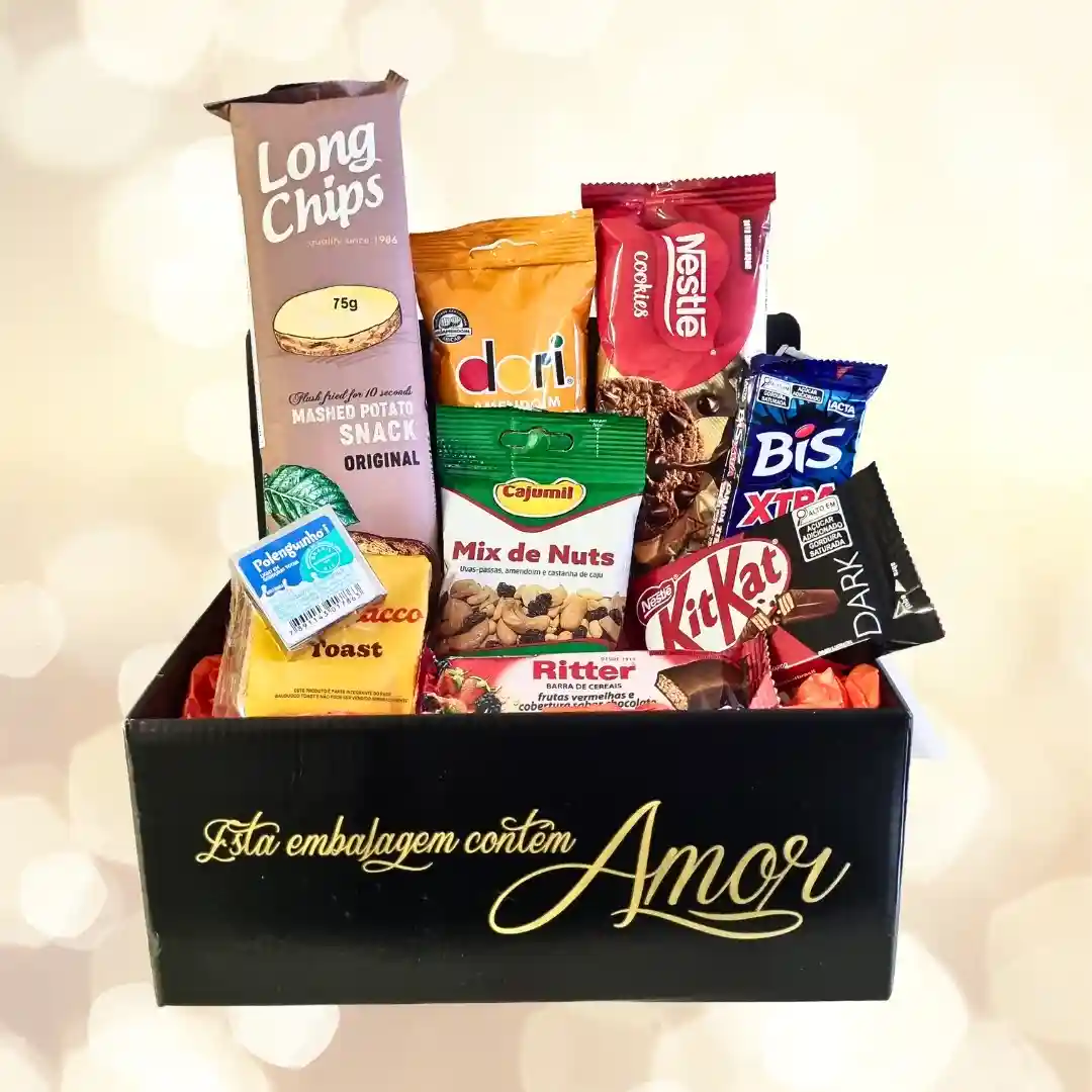 Cesta Amor & Carinho: uma combinação perfeita de petiscos e doces para surpreender em qualquer ocasião em Porto Alegre! Ideal para presentear com sabor e afeto.