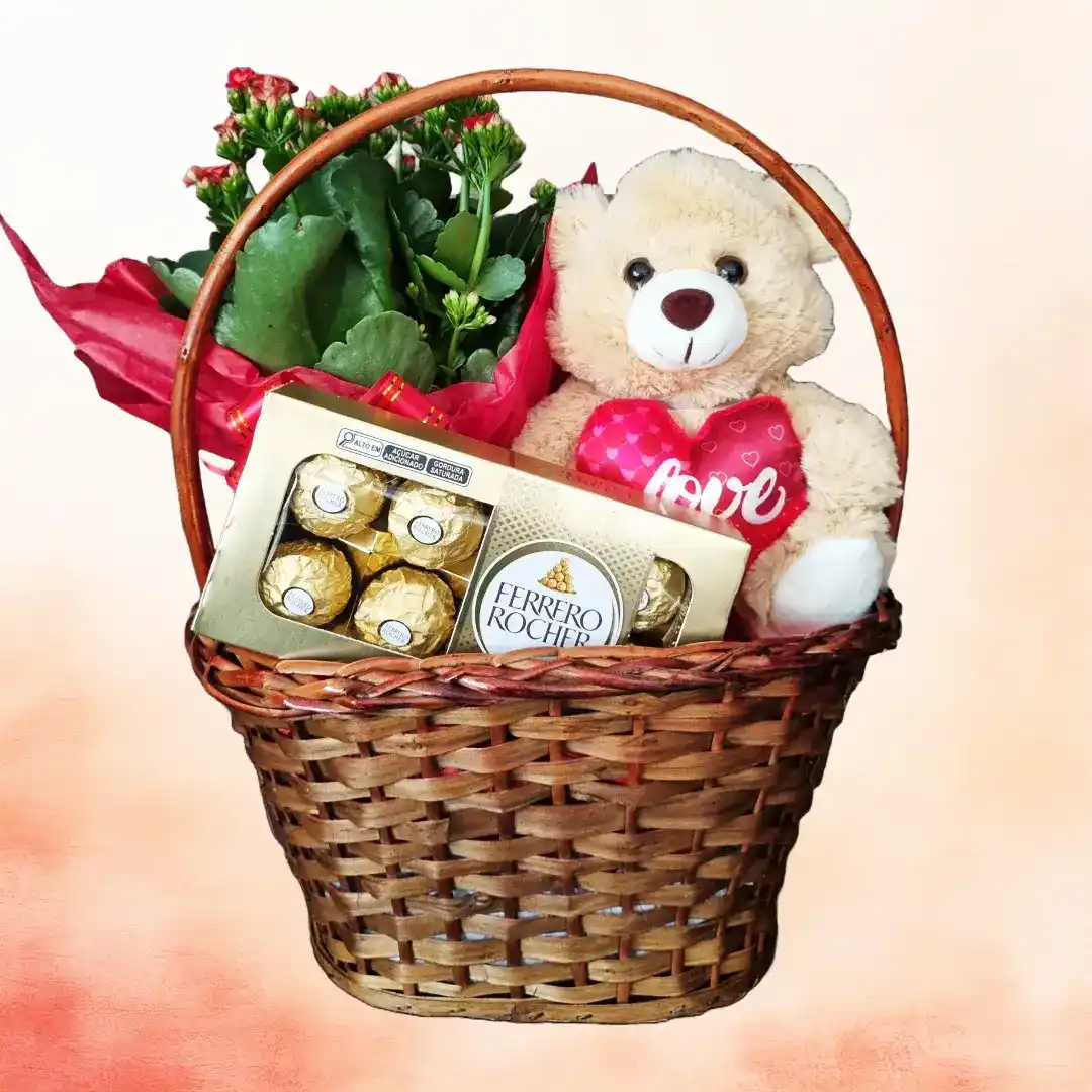 Cesta Amor em Flor é uma combinação romântica de beleza, doçura e afeto — o presente ideal para celebrar o Dia dos Namorados com elegância e emoção