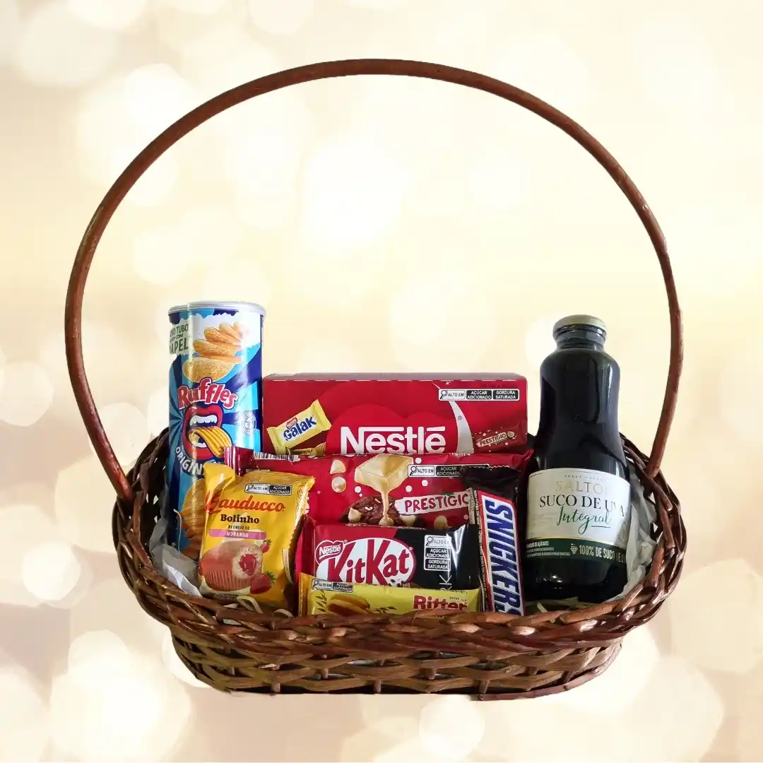Cesta Doce Tentação: uma seleção deliciosa de chocolates, snacks e bebidas para surpreender com muito sabor. Ideal para presentear em Porto Alegre.