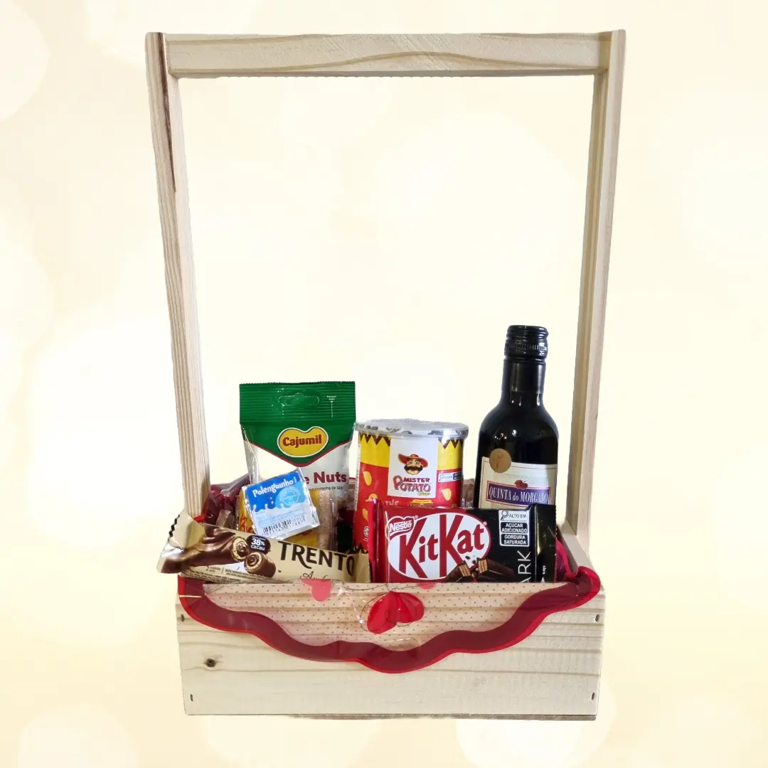 Cesta presente com vinho, petiscos e chocolate Trento em Porto Alegre